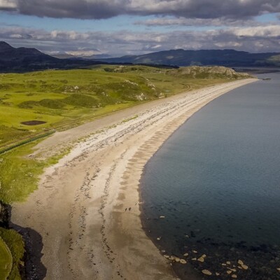 Traeth Criccieth yn edrych at Borth y Gest a Phorthmadog Traeth Criccieth yn edrych at Borth y Gest a Phorthmadog